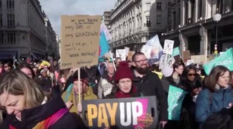 Най голямата стачка от повече от десетилетие насам блокира Великобритания Служителите в